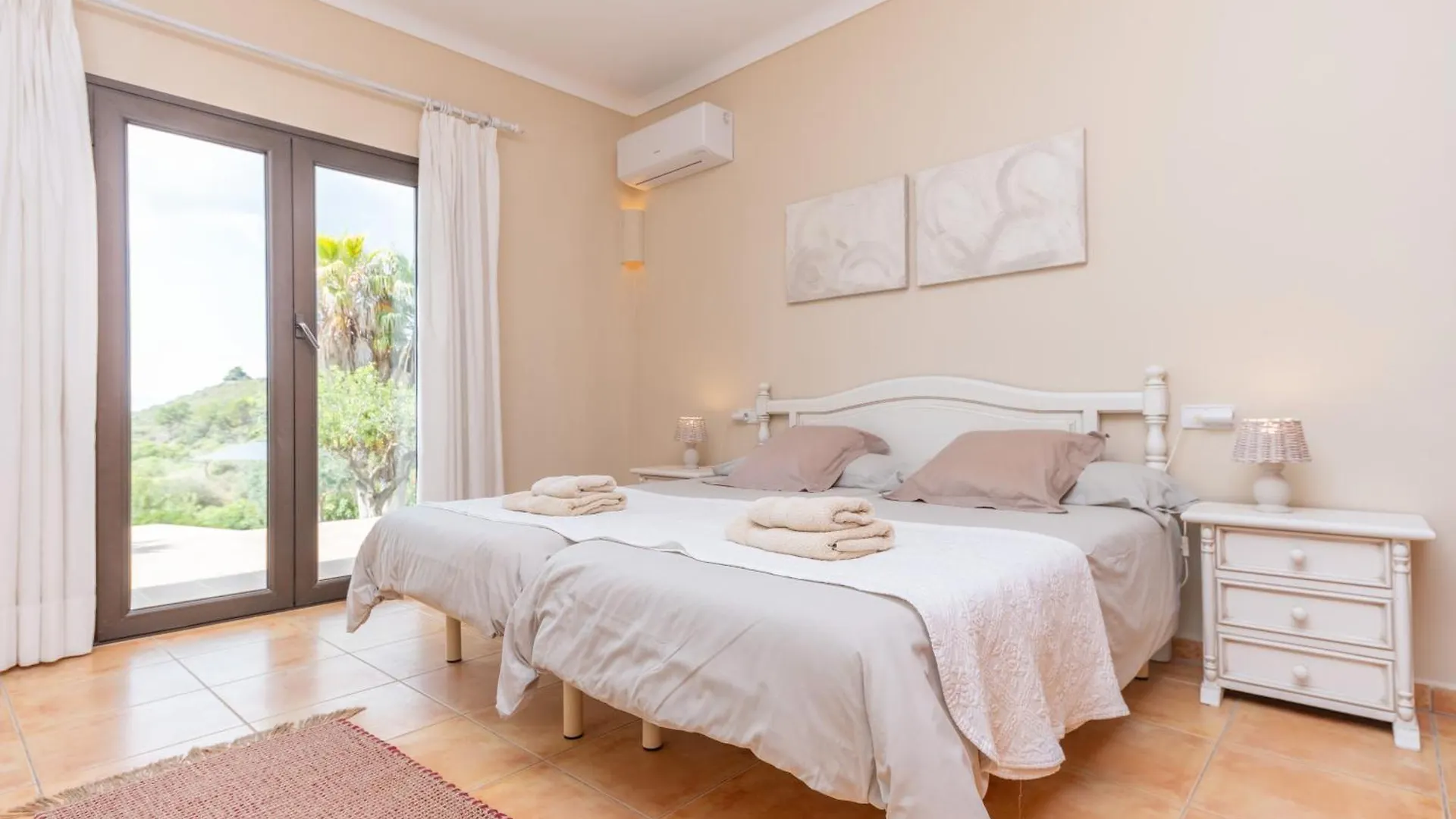 Sa Roca Blanca Villa S'Horta İspanya